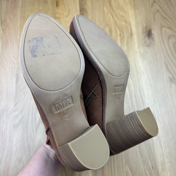 MIA Brown Block Heel Ankle Booties Size 9.5 Wide Round Toe Zipper Faux Leather - Picture 4 of 7